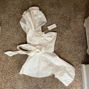 BNWT Beautiful white one shoulder blouse 🌼